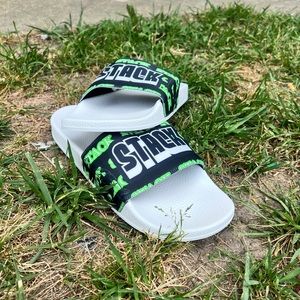 “STACKZ SLIDES™️”
🔹Customs For Your Brand & Merc
🔸Custom Unique 1 of 1 Slides